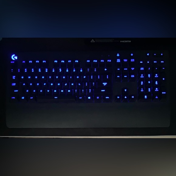 Logitech Keyboard (100%) and Mouse (Keyboard & Mouse light up) - Picture 8 of 11